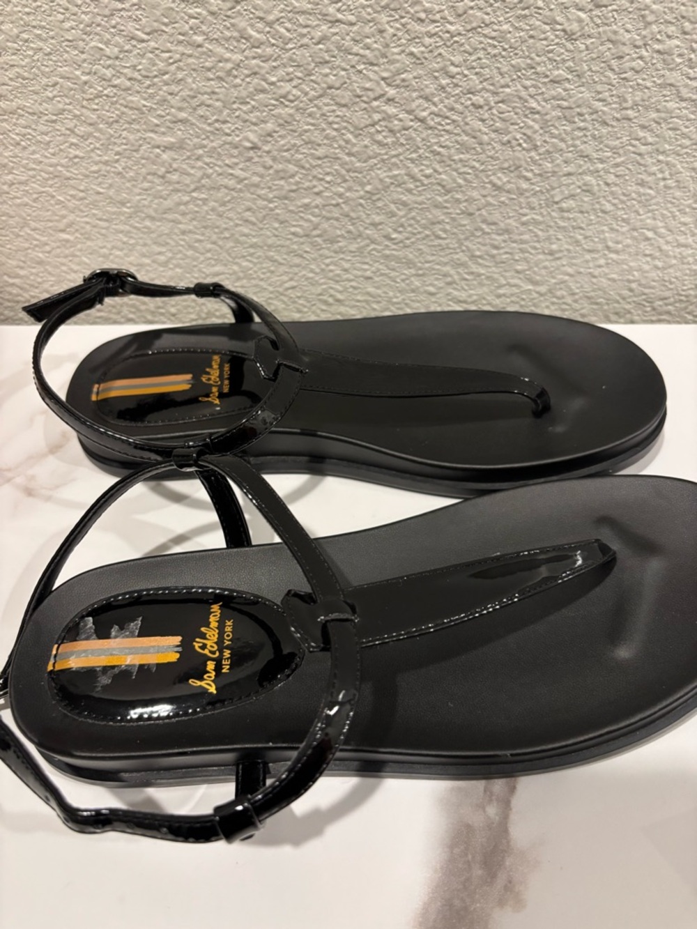 Sam Edelman Black Patent T-Strap Flat Sandals like new